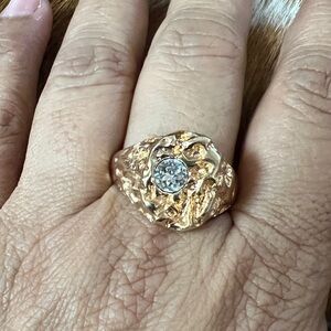 Men’s 18KHGE Gold Tone Nugget Style Ring with Black Stone Size 13.25 #M13251